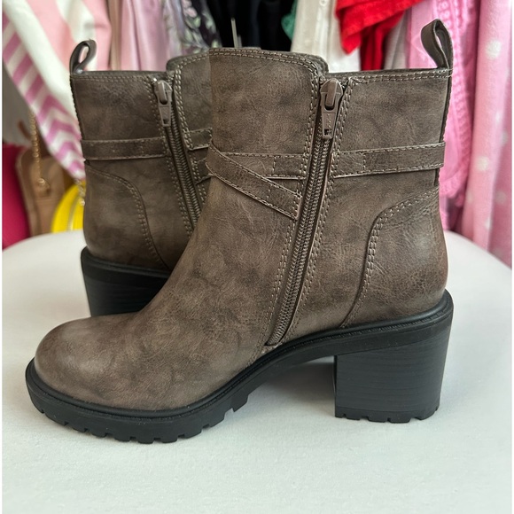 Frye and Co. Brush Gray Ankle Boot Size 6 - Picture 7 of 8